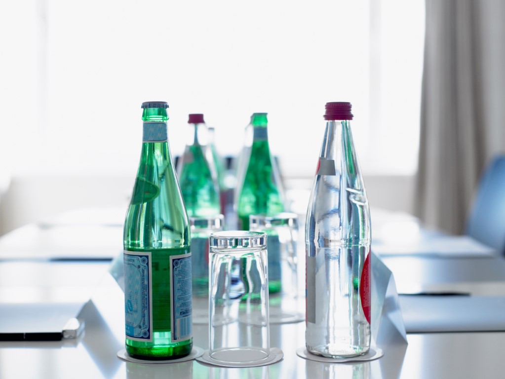 Pijesz wod臋 z plastikowych butelek? 2 - Tw贸j G艂os 馃搶 e-TG.pl